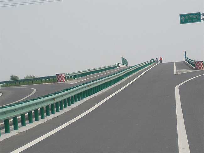 鄂尔多斯高速公路护栏的材质与规格