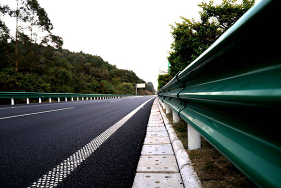鄂尔多斯高速公路护栏的常用类型