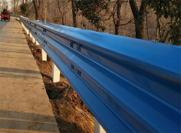 鄂尔多斯公路波形护栏板的优点