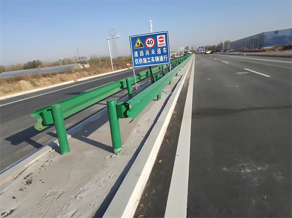 鄂尔多斯公路护栏守护安全横跨多个行业的应用